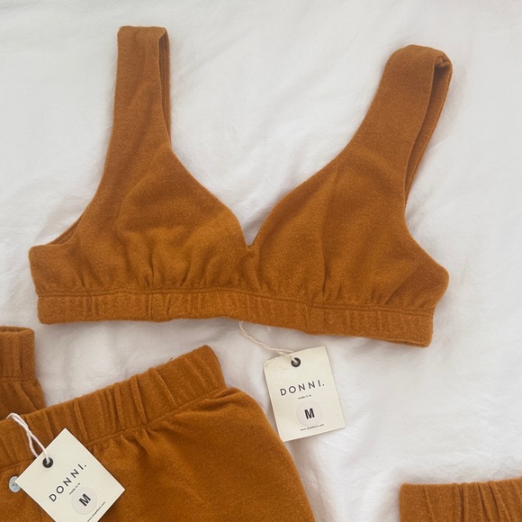 DONNI. Set - Picture 2 of 4